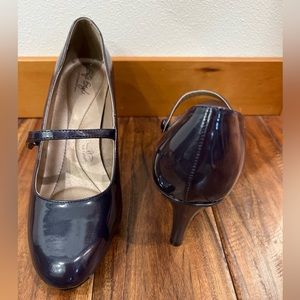 Soft Style by Hush Puppies purple patent heels. Never worn.